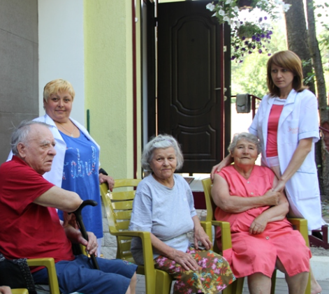 сотрудники дома престарелых Львов