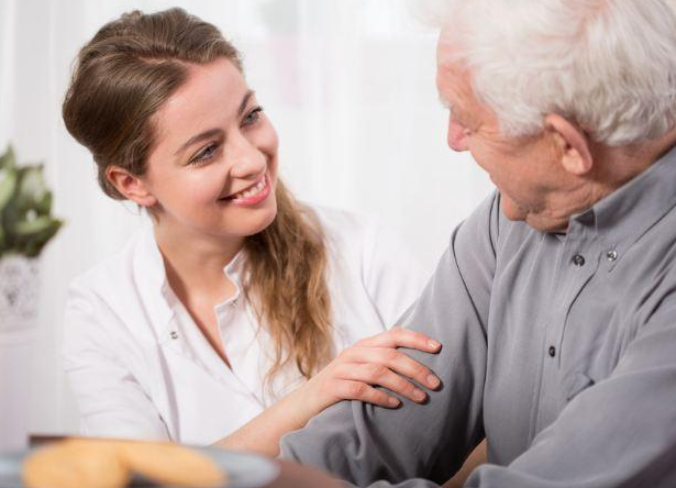 Догляд за людьми з хворобою Альцгеймера